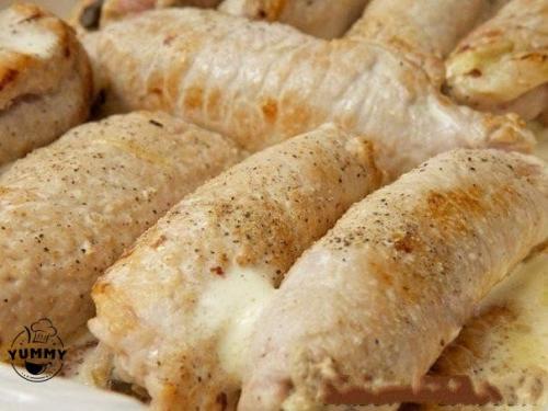 Мясные рулетики с грибами и сыром.