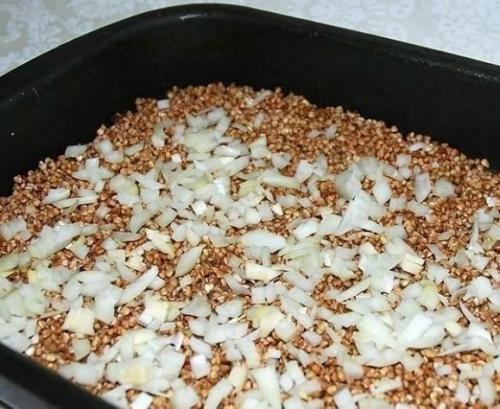 Вкусный диетический обед без хлопот: курица, запеченная с гречкой. 02