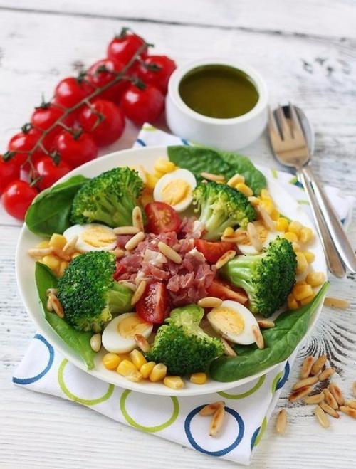 Топ - 8 рецептов очень полезных и низкокалорийных салатов с брокколи. 05 Топ - 8 рецептов очень полезных и низкокалорийных салатов с брокколи. 05