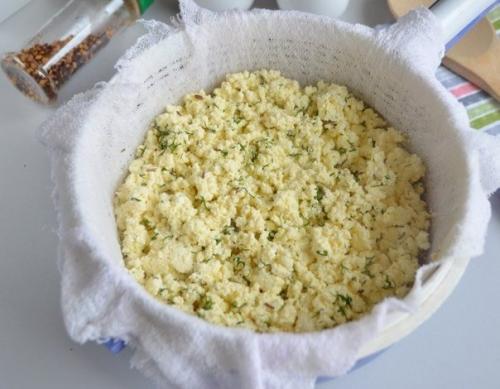 Домашний сыр с зеленью. 07