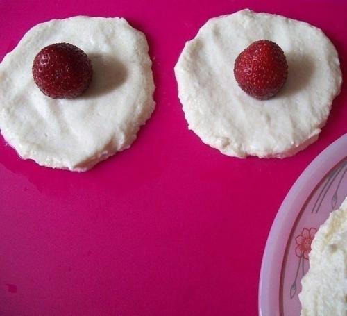 Клубничное рафаэлло.  Ингредиенты: 06