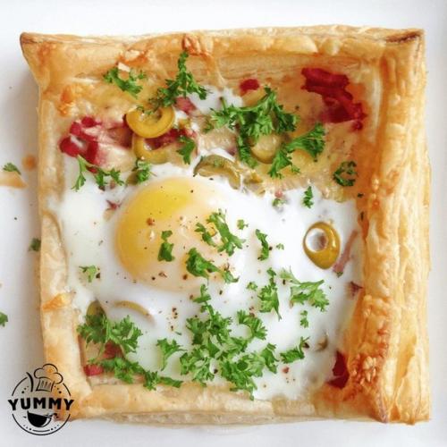 Слойки с яйцом, ветчиной и сыром. 06