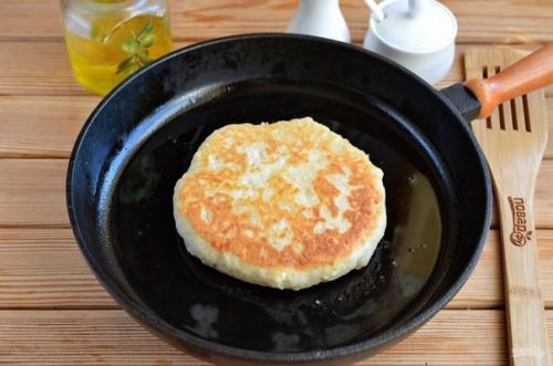 Сырные лепешки с разными начинками. 07