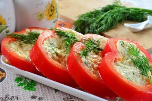 Красивая закуска из перцев и сыра. Красивая закуска из перцев и сыра.