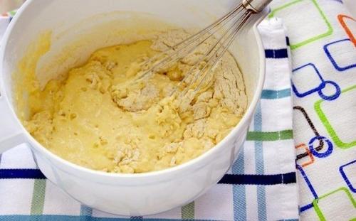 Быстрый заливной пирог с луком и яйцом. 04