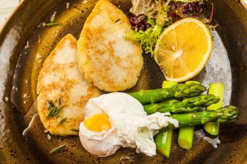 Котлеты из судака с польским соусом.