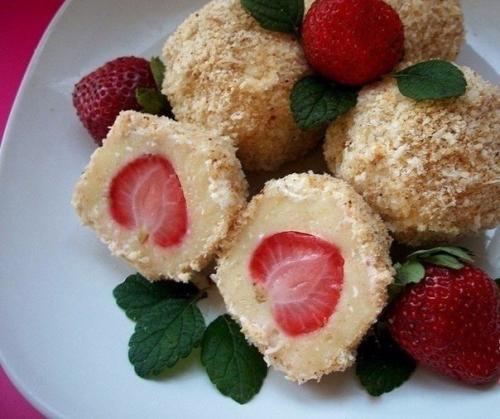 Клубничное рафаэлло.  Ингредиенты: 01