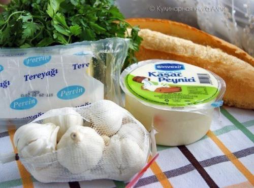 Простая закуска - хрустящий батон с сыром и чесноком. 01