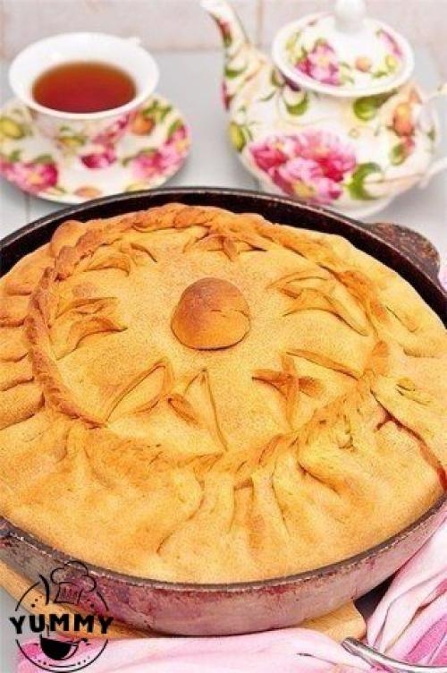 Татарский пирог с картофелем и мясом.