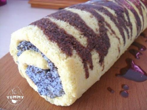 Бисквитный рулет с маком и изюмом. 07