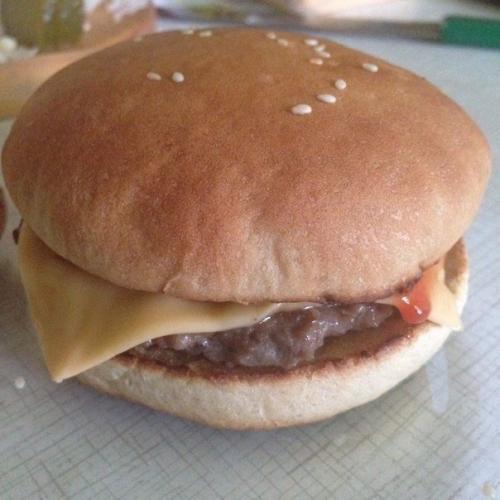 Чизбургеры. Ингредиенты: Булочки - по вкусу. Чизбургеры. Ингредиенты: Булочки - по вкусу.