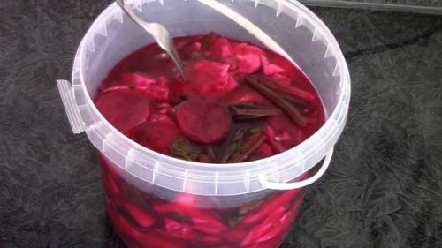 Квашеная капуста со свеклой по-грузински. Квашеная капуста со свеклой по-грузински.