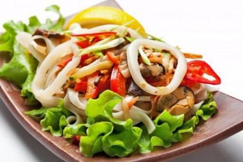 Салат с кальмарами самый популярный. Салаты с кальмарами: топ - 9 рецептов.