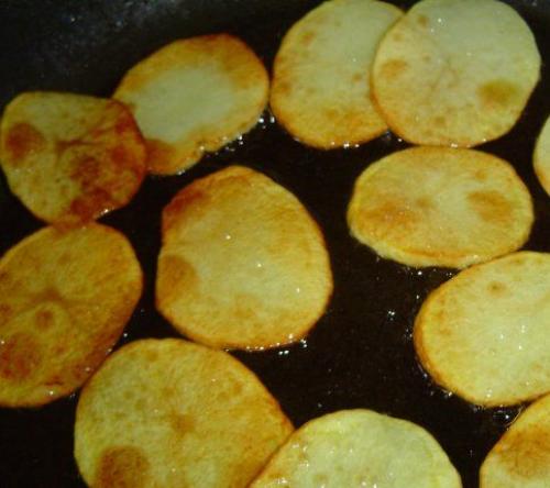 Красивая яичница в картофельных лепестках. 03