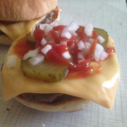 Чизбургеры. Ингредиенты: Булочки - по вкусу. 03 Чизбургеры. Ингредиенты: Булочки - по вкусу. 03