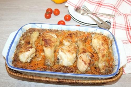 Куриные ножки с гречкой в духовке.