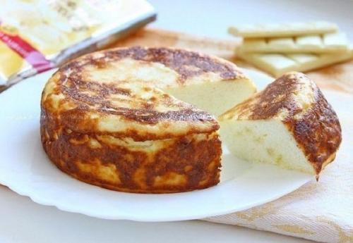 Творожная запеканка с белым шоколадом.