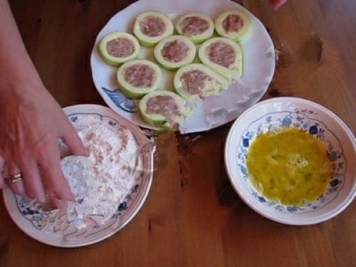 Кабачки с мясом в кляре. 03