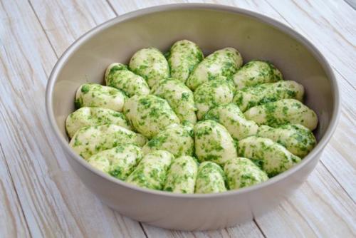 Хлеб пшеничный с зеленью и чесноком. 01