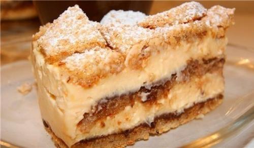 Ореховый торт с лимонным кремом.