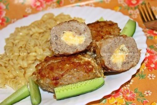 Зразы с сырно - чесночной начинкой.

