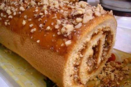 Рулет со сгущенкой.