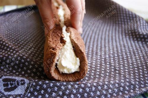 Шоколадное пирожное с творожно - кокосовым кремом. 08