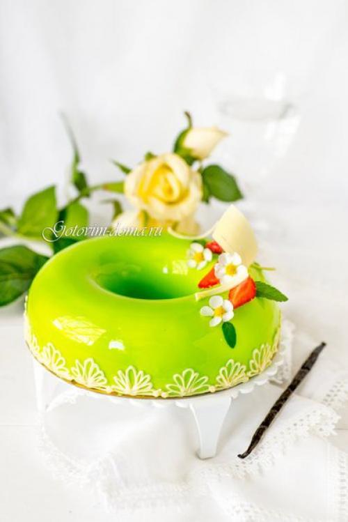 Муссовый торт Клубника - Ваниль - Базилик.