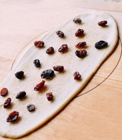 Булочки с изюмом. 01