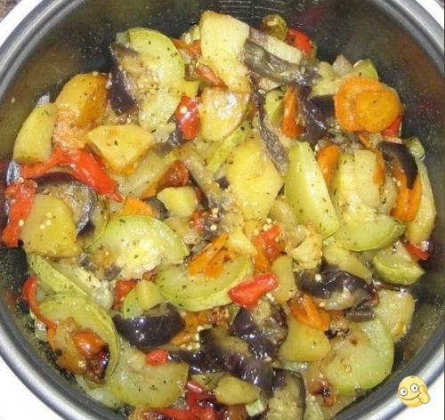 Oboщноe paгу. Самый обширный кулинарный жанр - рагу, по сути - это каша из топора.