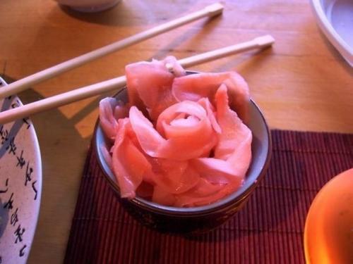 Имбирь в маринованном виде - отличное средство для похудения.