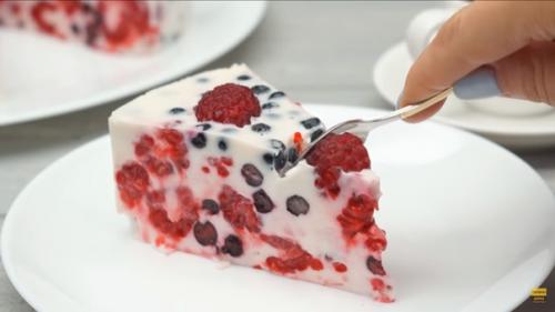 Ягодный летний торт без выпечки.

