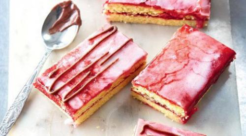 Пирожное Полоска. В советское время эти пирожные часто продавались в магазинах по всей стране и были очень любимы всеми сладкоежками. Пирожное Полоска. В советское время эти пирожные часто продавались в магазинах по всей стране и были очень любимы всеми сладкоежками.