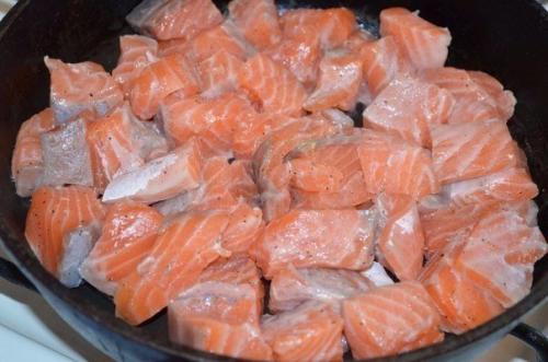 Семга в сливочно - чесночном соусе. 02