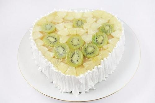 Торт бисквитный с фруктами, желе и йогуртом. 07