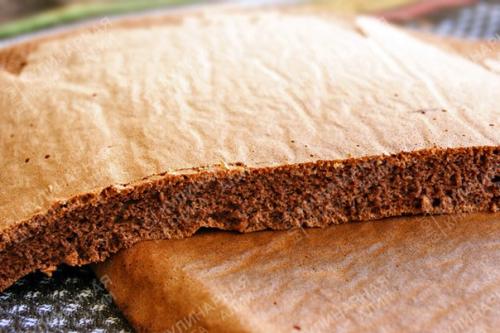 Шоколадное пирожное с творожно - кокосовым кремом. 05