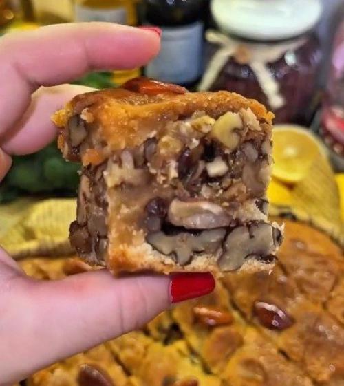 Мягкая, рассыпчатая и невероятно ароматная домашняя пахлава.

