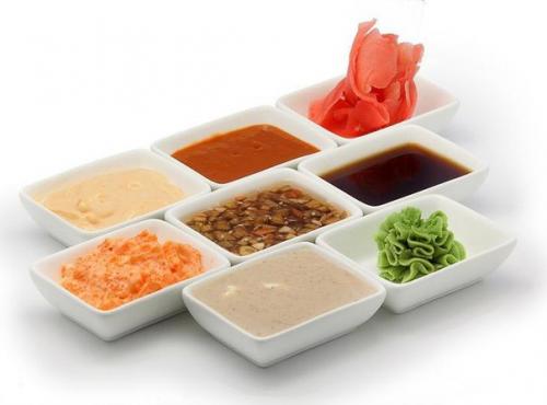 Соус для суши и роллов существует в нескольких видах: - кисло-сладкий соус для роллов.