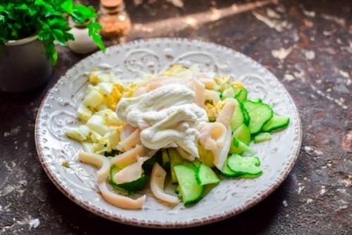 Салат с кальмаром и сметаной. 02