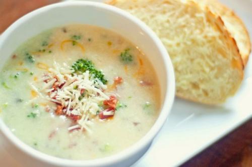 Легкий крем - суп из овощей.