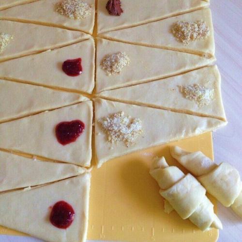 Рогалики тающие во рту рецепт. Рогалики. 
Очень вкусные, мягкие, рассыпчатые рогалики, просто тают во рту.