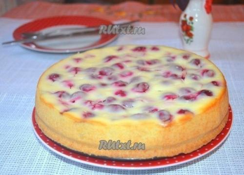 Творожный пирог с вишней.