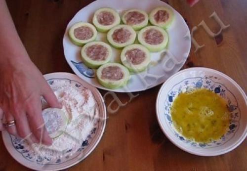 Ну очень вкусные кабачки с фаршем. 02