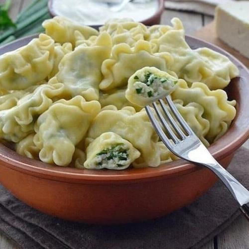 Какие же они вкусные - вареники с адыгейским сыром и зеленью.