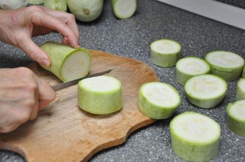 Грибной жульен в кокотнице из кабачка. 02