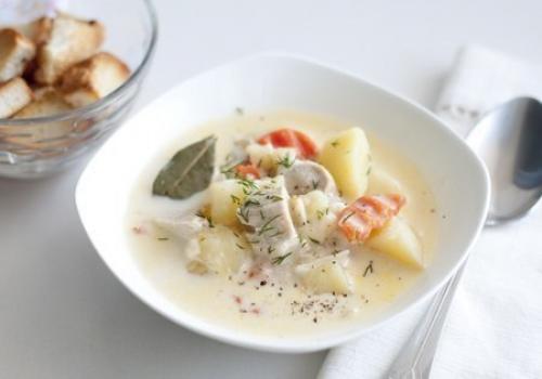 Сырный суп (с плавленным сырком) с курицей.