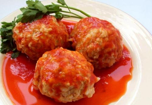 Котлеты с подливой.