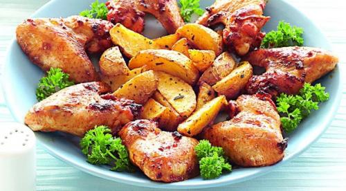 Крылышки с картошкой.

