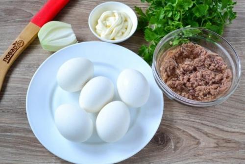 Яйца, фаршированные рыбными консервами. 01