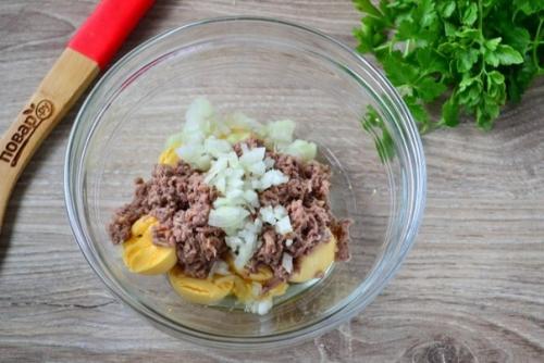 Яйца, фаршированные рыбными консервами. 02